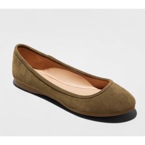 universal thread / olive green flats